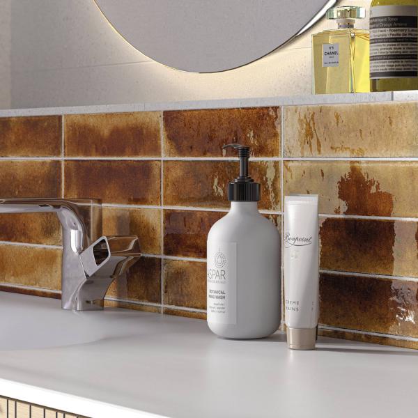 QYMH1768BI37908 JAZBA 07 AMBIENTE DETALLE JAZBA CARAMEL 60X246 REV CONTRACT WHITE 60 SZ3