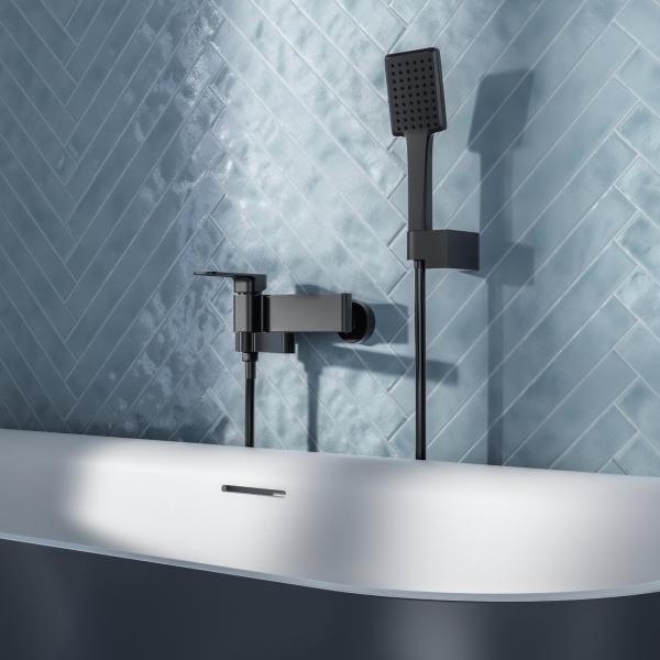QYMH2142BI48033 LULA 03 AMBIENTE DETALLE LULA AQUA 5X50 BANERA AURA CEMENTO BANO T SZ3