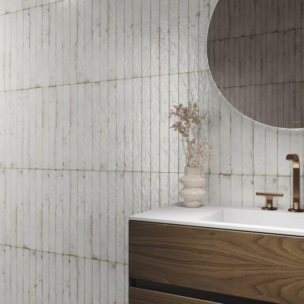 QYMH2191BI48153 GENESI 01 AMBIENTE DETALLE GENESI WHITE 48X450 HIDRA NOGAL AMERICANO SZ3