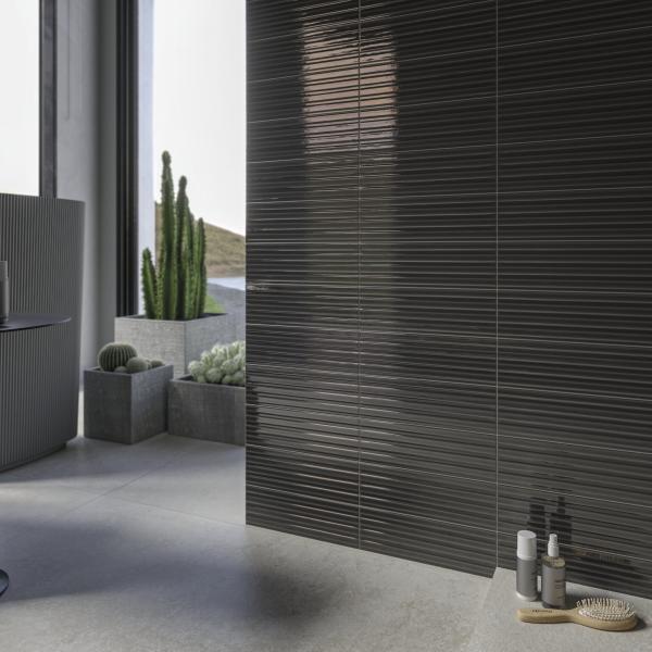 QYMH2502BI55274 GARE 05 AMBIENTE DETALE GARE ANTHRACITE 100X305 REV PAV ZYRA PEARL 6 SZ8