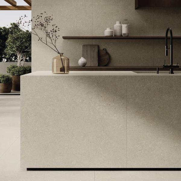 QYMH2572BI55866 MYTOS 05 AMBIENTE MYTOS SAND 90X90 PAV MYTOS SAND 90X90 COCINA SZ8