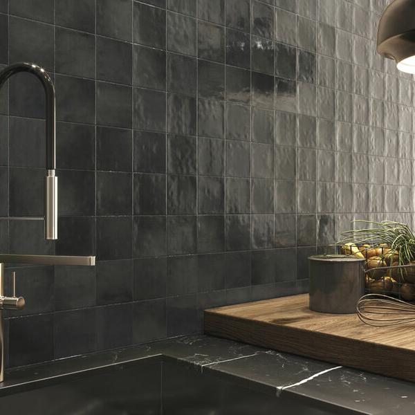 QYMH881BI39472 ZELLIGE 03 AMBIENTE DETALLE ZELLIGE BLACK 10X10 COCINA SZ7